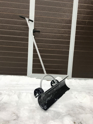 Лопата на колесах для снега RS 027